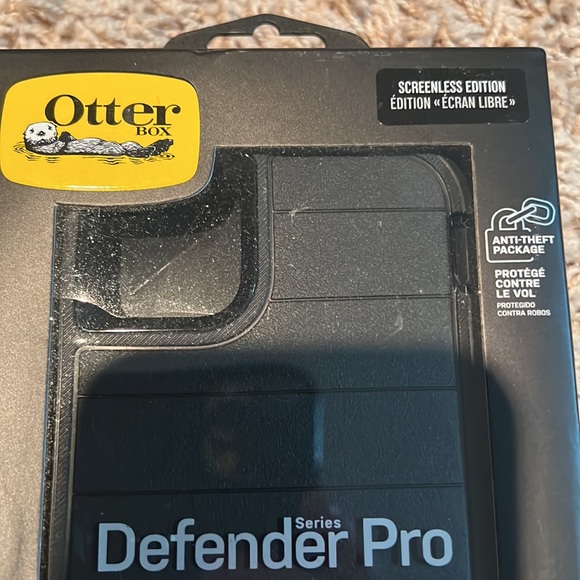 New in Box OtterBox for IPhone 11 Pro Max - Picture 3 of 5